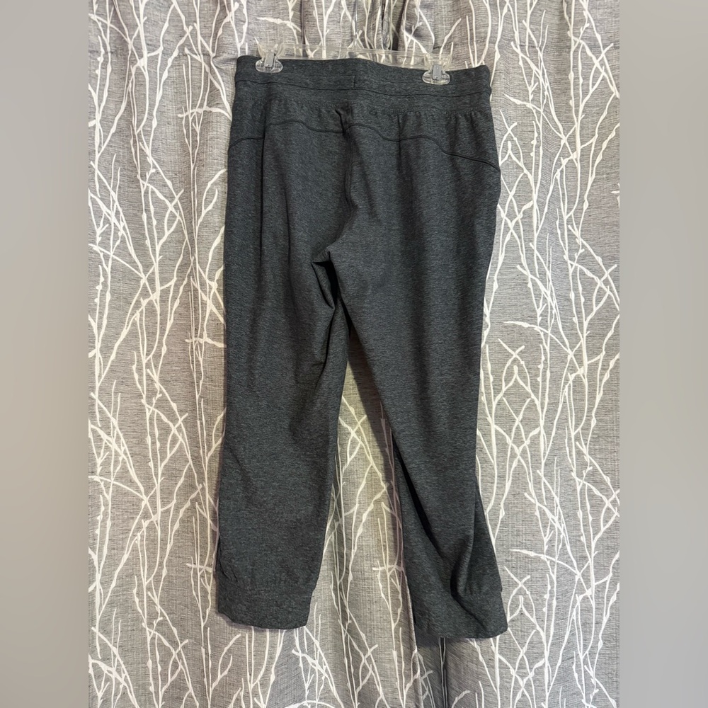 Lululemon Women’s Charcoal Joggers size 10 ready to rulu - Picture 3 of 4